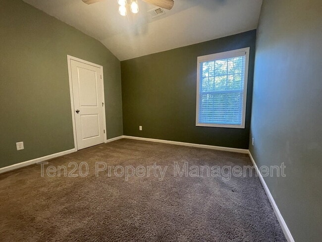 Building Photo - 236 Cedar Wy