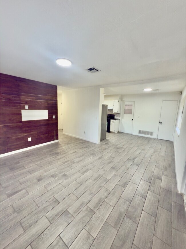 Building Photo - 4312 Meadowpark Dr