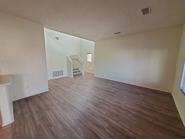 Building Photo - 1509 Calle Sonrisa NE