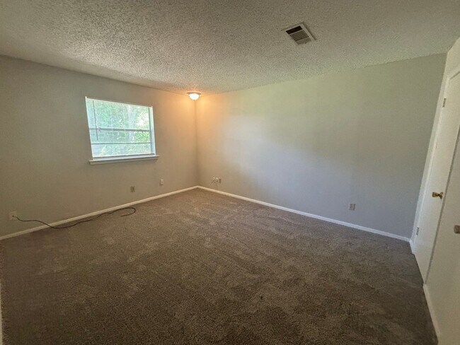 Building Photo - 800 Irwin Drive