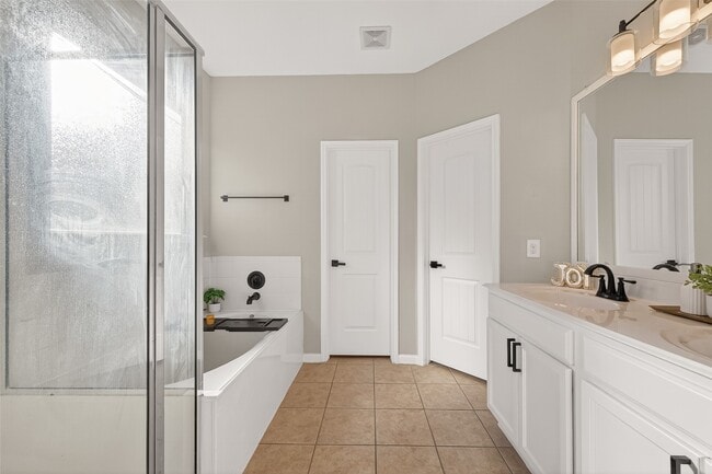 Building Photo - 14722 Palladio Dr