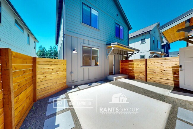 Building Photo - Brand New! Modern Home in Trestlewood – Wh...