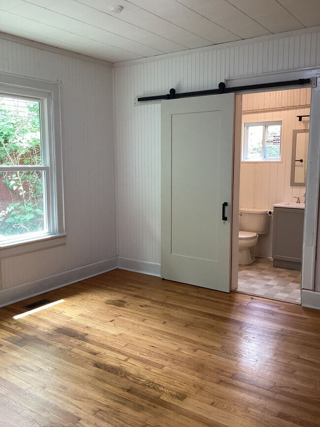 Building Photo - Nice Two Bedroom Two Bath Home