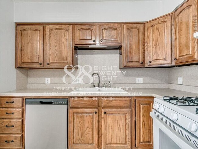 Building Photo - AVAILABLE NOW! Super Cute 2 Bed/1 Bath with HUGE backyard in Bethany!