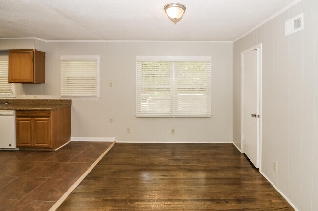 Building Photo - 4570 E Dearing Rd