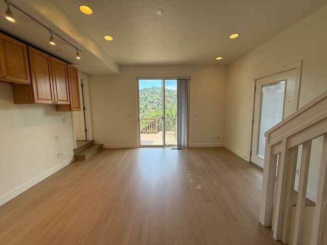 Building Photo - 55-57 Bayo Vista Way