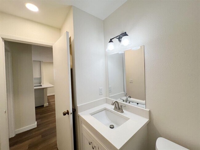 Building Photo - 1016 9th Ave NW