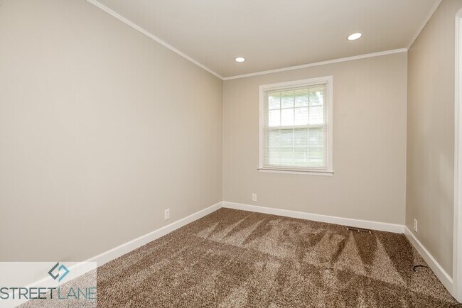 Building Photo - Charming 3 Bedroom in Nashville!