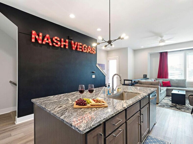 Building Photo - 2135 24th Ave N