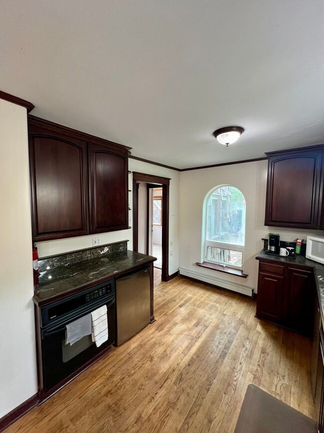 Building Photo - Downtown Home in Fairbanks!!