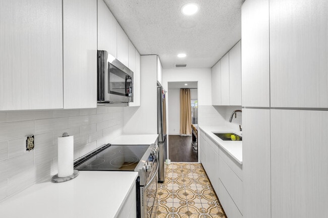 Building Photo - 881 NW 81st Way