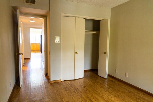 Building Photo - Los Feliz/Hollywood Hills AMAZING 6 Bed/4 ...