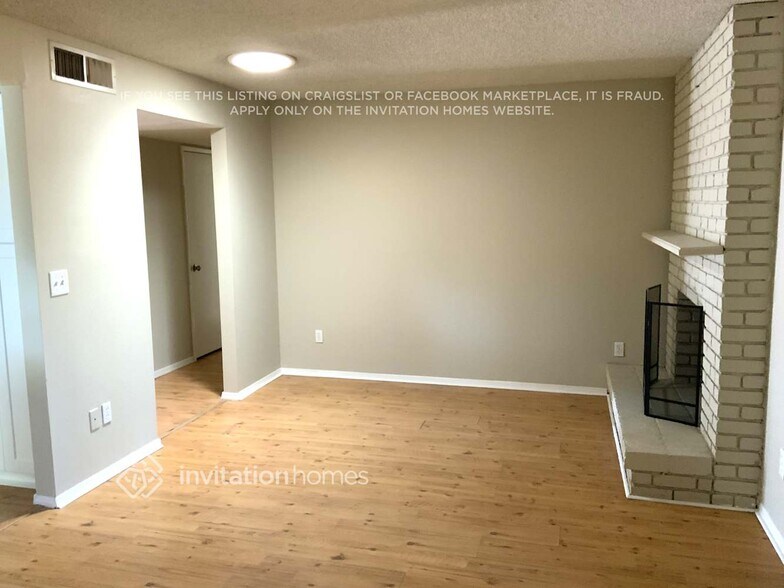 Building Photo - 2802 W Vista Ave