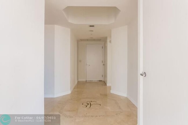 Building Photo - 333 Las Olas Way