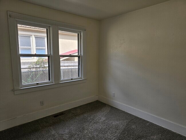 Building Photo - 626 Prospect Lake Dr