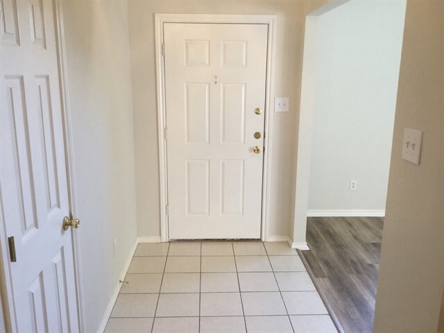 Building Photo - 901 Worden Dr