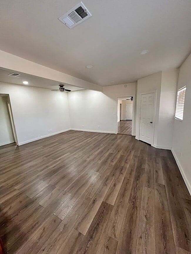 Building Photo - Great 3 Bdrm 2 Bath Home in Denton Tx