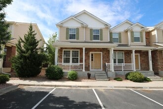 Building Photo - Large End Unit Town Home! 3Bd/2.5ba/AC, 1507sf Near Ft Carson