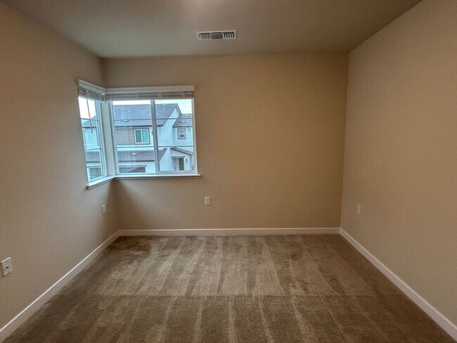Building Photo - 479 Lemongrass St