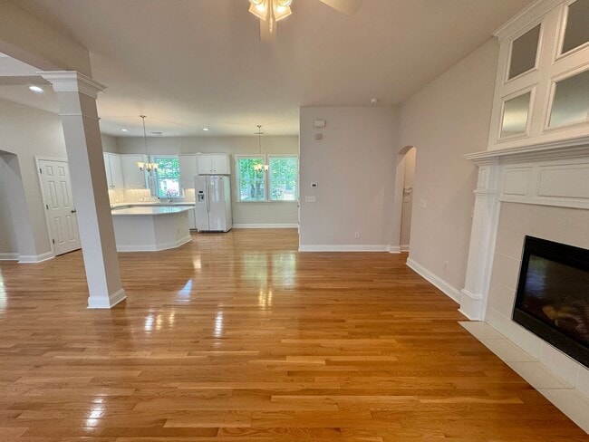 Building Photo - Adorable Home in Brighton Park