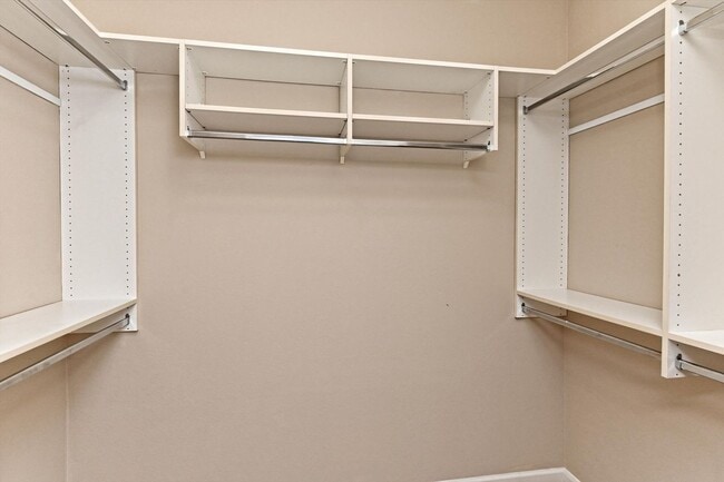 Building Photo - 117 Larkspur Ln