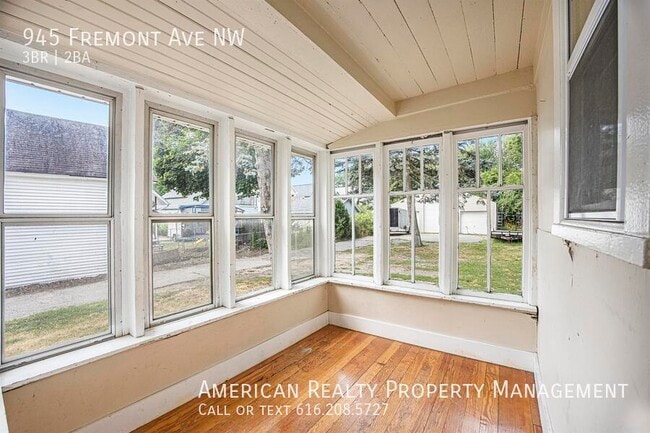 Building Photo - 945 Fremont Ave NW