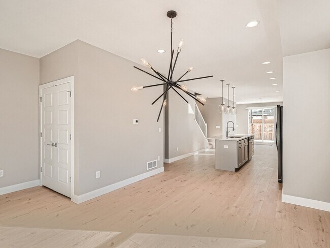 Building Photo - 3434 Garfield