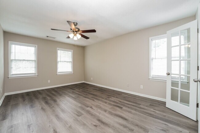 Building Photo - 1484 Yorktown Dr NW