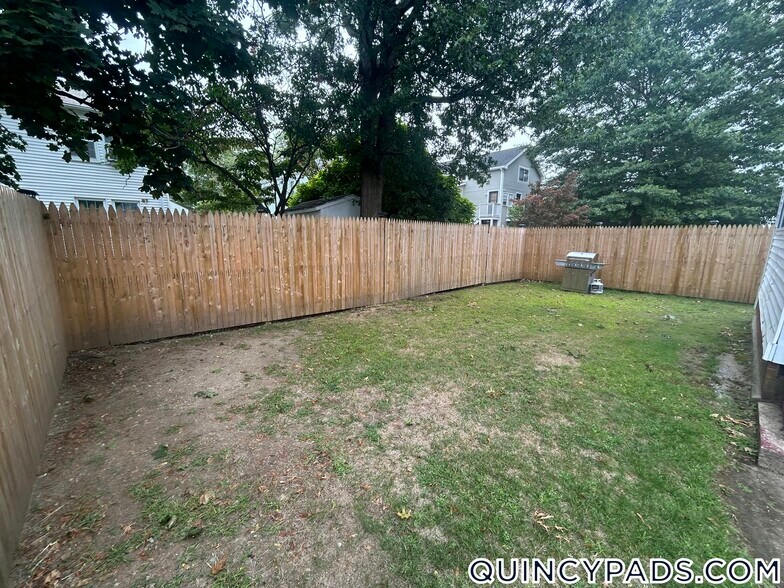 Building Photo - 46 Lawn Ave