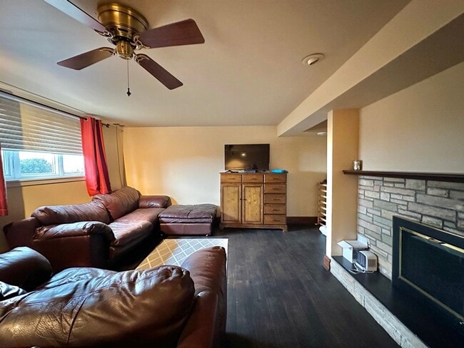 Building Photo - AVAILABLE Aug. 1 - 4 BEDROOM 3 BATHROOM - GORGEOUS LAKE VIEWS