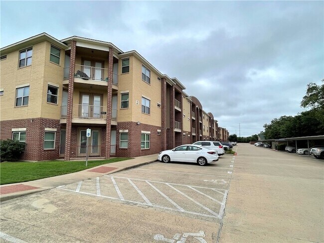 Building Photo - 1915 Dartmouth St