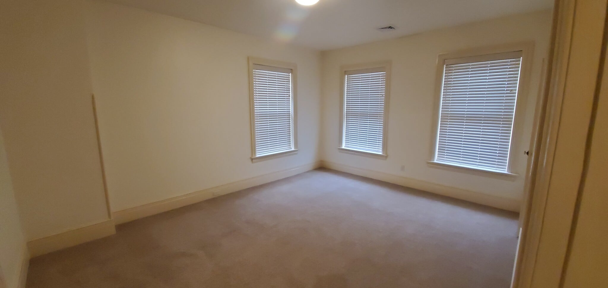 Building Photo - 1054 Cornwall Rd