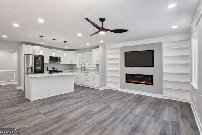 Building Photo - 724 Cowan Rd SE