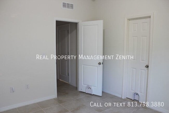 Building Photo - 33163 Sand Creek Dr