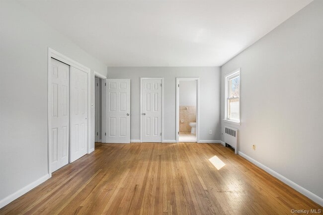 Building Photo - 846 Hartsdale Rd