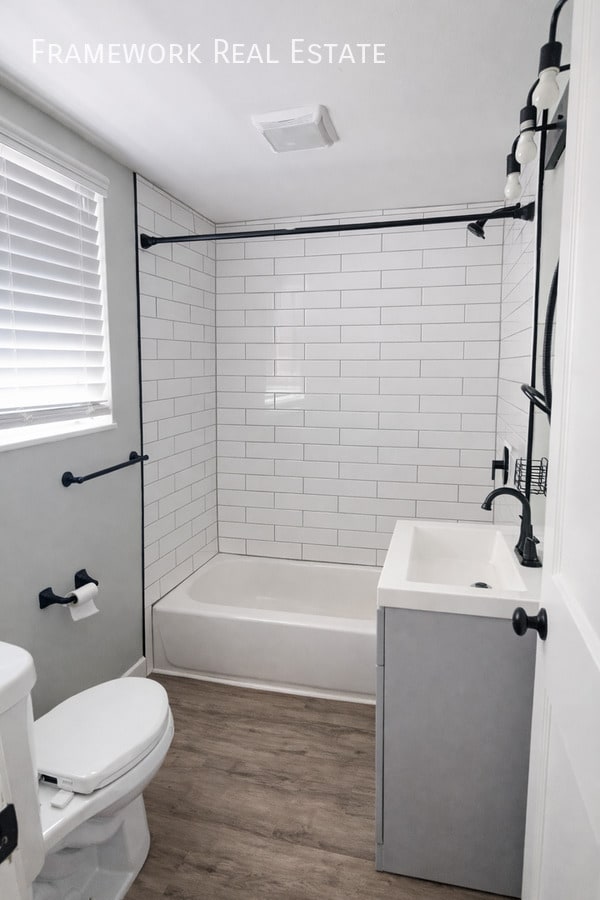 Building Photo - 1468 Ivanhoe St