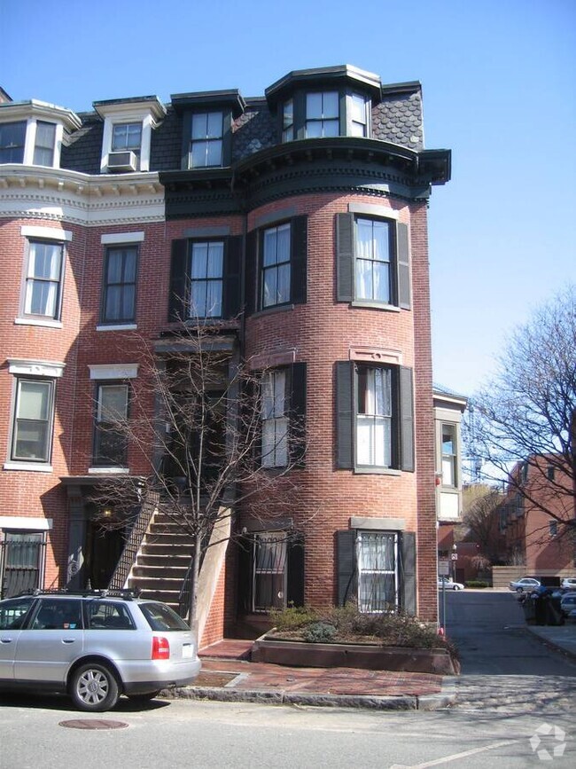 Building Photo - 207 W Canton St