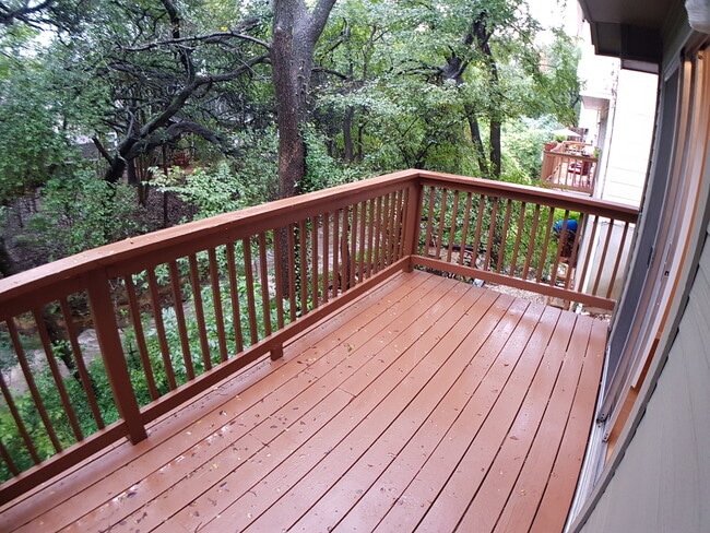 Building Photo - 1704 Waterloo Tr