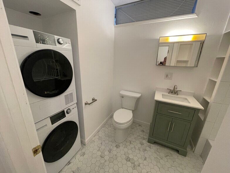 Building Photo - 23 Snow Hill St