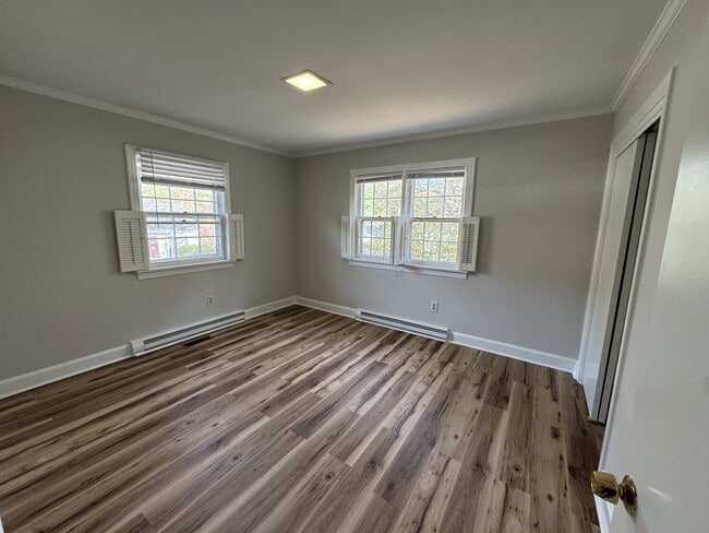 Building Photo - 408 E Simmons Ave