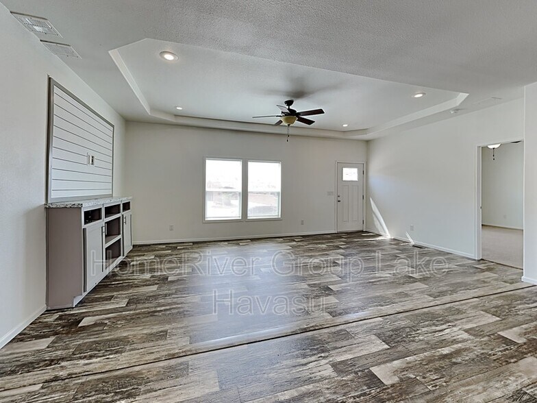 Building Photo - 3012 Diane Dr