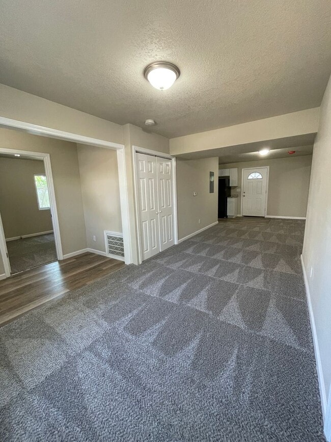 Building Photo - Updated 3 Bedroom 2 Bath Home-Located in Boone, IA