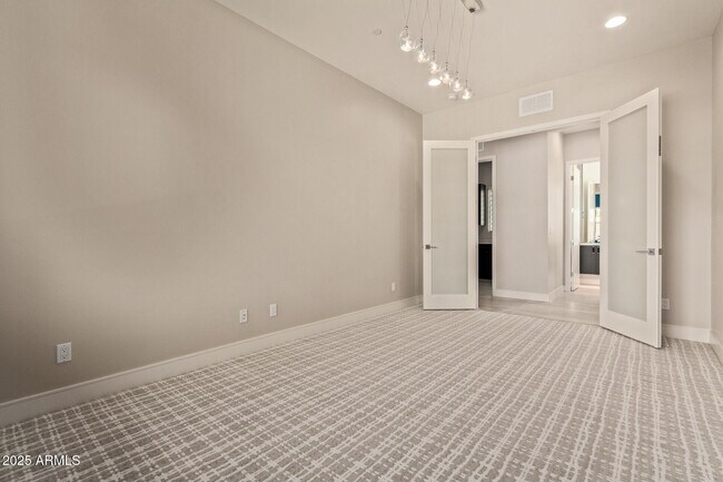Building Photo - 10928 E North Ln