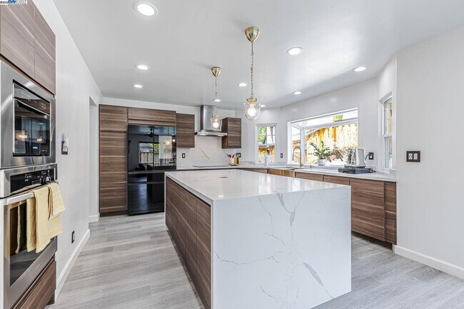 Building Photo - 1835 Cam Estrada