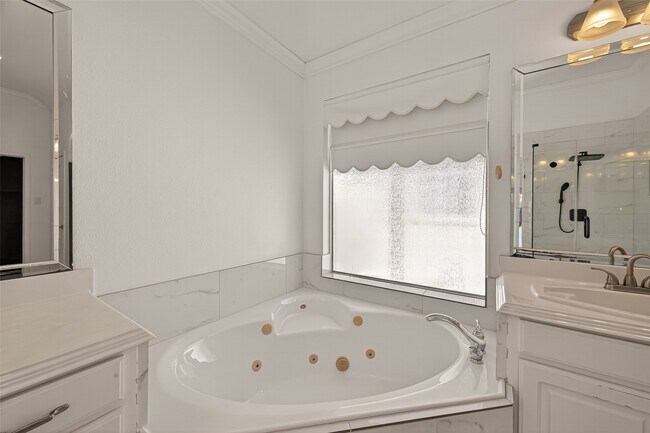 Building Photo - 5217 Blossom St