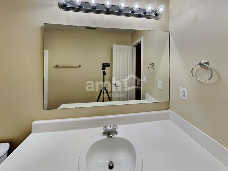 Building Photo - 14716 Castletown House Dr