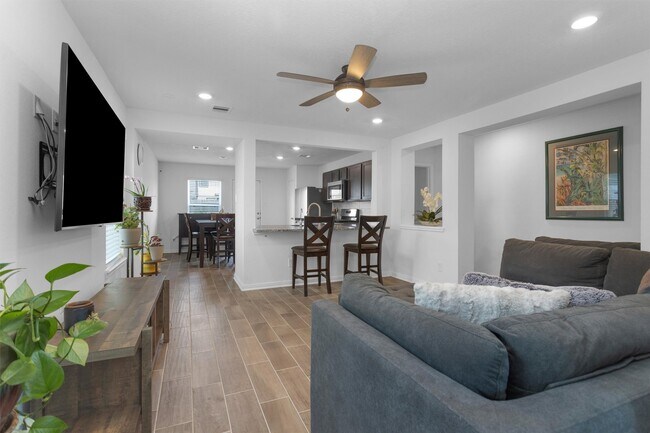 Building Photo - 5614 Grizzly Bear Wy