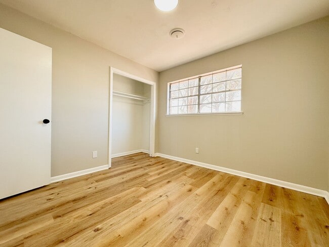 Building Photo - 3bd/2ba Fayetteville Home Available!