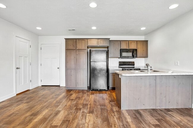 Building Photo - 734 E 500 S