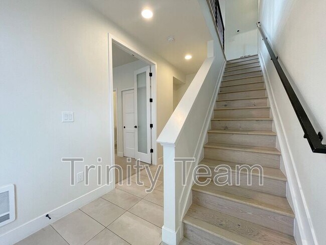 Building Photo - 4100 E Iliff Ave